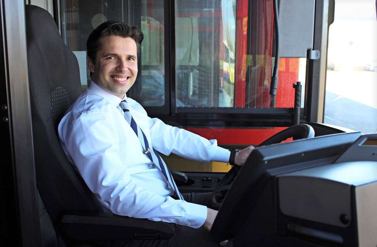 Goran Damjanovic ist Busfahrer bei der Stuttgarter Straßenbahnen AG. Seine Lieblingsschicht ist die im Nachtbus am Wochenende. Dann fährt er die Partygänger heim. „Der Nachtbus ist der lebendigste Bus überhaupt“, sagt er.