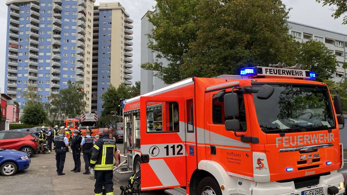 Brand in Postfiliale in Stuttgart-Fasanenhof: Feuerwehr rettet Person aus Gebäude – Kriminalpolizei ermittelt