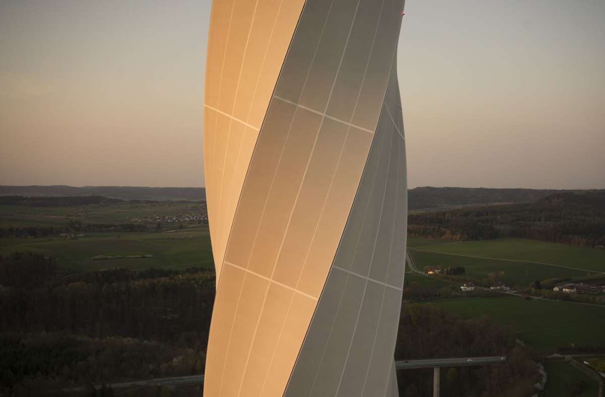 Der Turm bei Rottweil vereint Gestalt, Konstruktion und Innovation zu vorbildlicher Baukunst. Dafür wurde Werner Sobek 2018 mit dem Deutschen Ingenieurbaupreis geehrt.