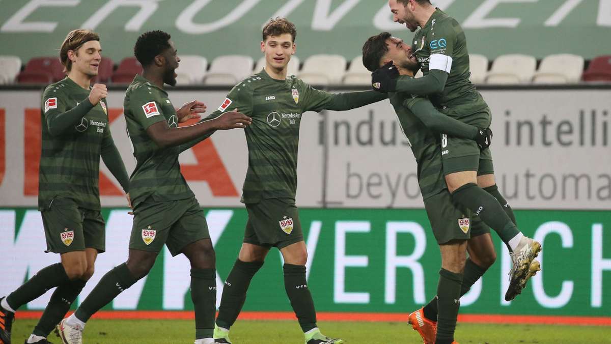  Unbeeindruckt vom Machtkampf an der Vereinsspitze hat das Team des VfB Stuttgart beim FC Augsburg mit 4:1 gewonnen. Unser Sportredakteur meint: Die junge Mannschaft hätte es verdient, dass allein ihr die Aufmerksamkeit gehört. 