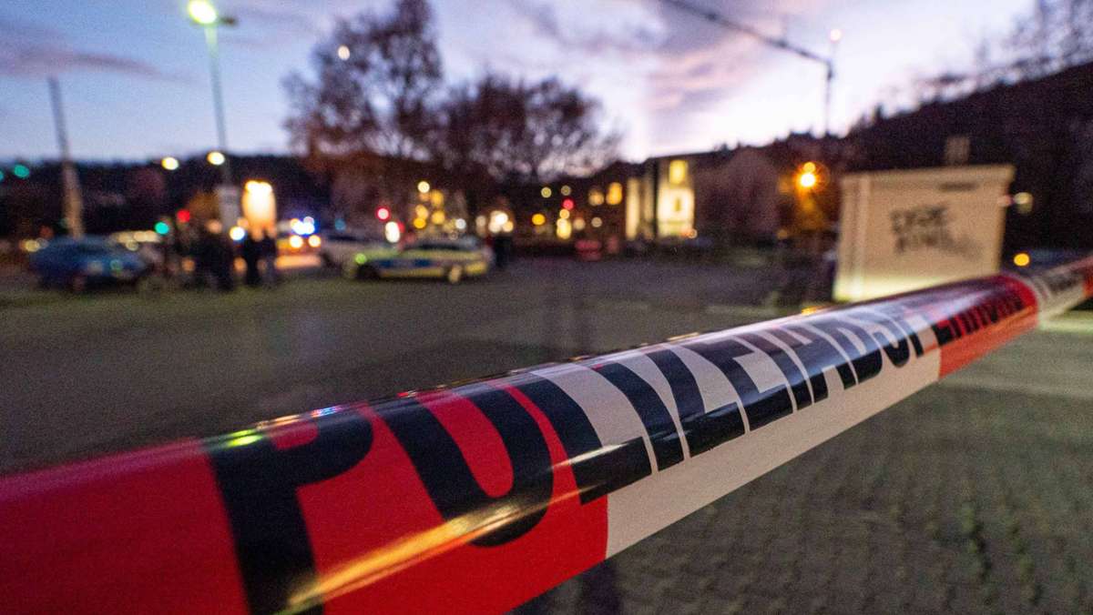 Großeinsatz in Stuttgart-Hedelfingen: Der Mann mit Waffe ist weiter verschwunden