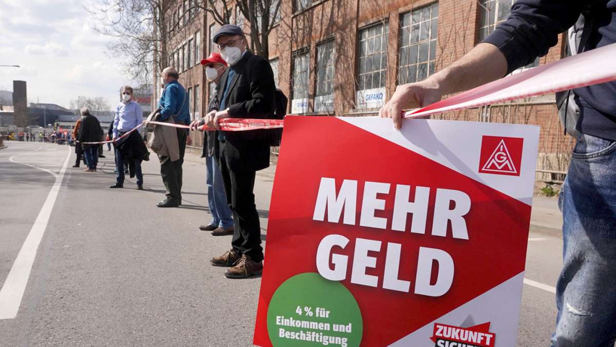  Die Metalltarifrunde kommt auf die Zielgeraden. IG Metall und Arbeitgeber in Nordrhein-Westfalen haben sich angenähert – beim Lohn ist der Graben allerdings noch groß. Nun soll der Gewerkschaftsvorstand grünes Licht für finale Verhandlungen geben. 