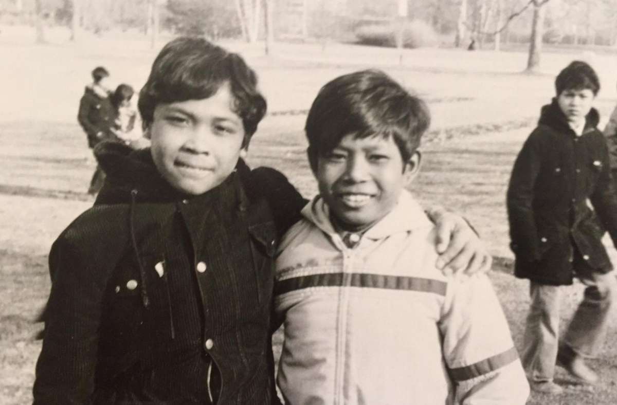 Vath (links) mit einem zweiten Flüchtlingsjungen aus Kambodscha 1979 im SOS Kinderdorf in Bad Dürrheim.