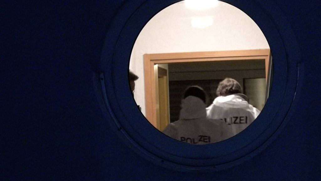 Polizeischüsse in Ebersbach an der Fils: 38-Jährige greift mit Messer an  und ringt nun mit dem Tod