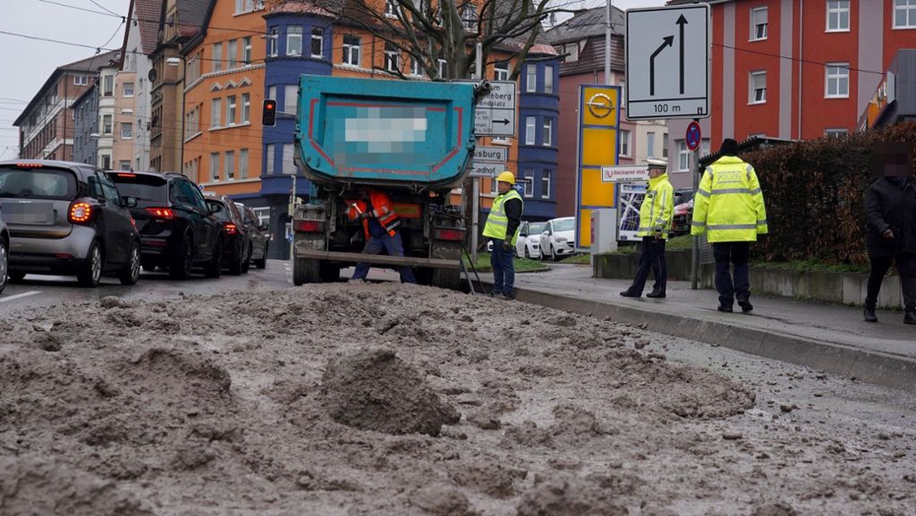 Nach Verkehrschaos in Stuttgart: Tonnenweise Erde verloren – jetzt ermittelt die Polizei