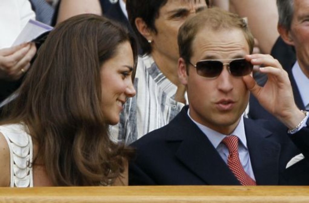 Bei all den offiziellen Verpflichtungen nehmen sich Kate und William auch Zeit für gemeinsame Interessen und besuchen gemeinsam ein Tennismatch in Wimbledon.