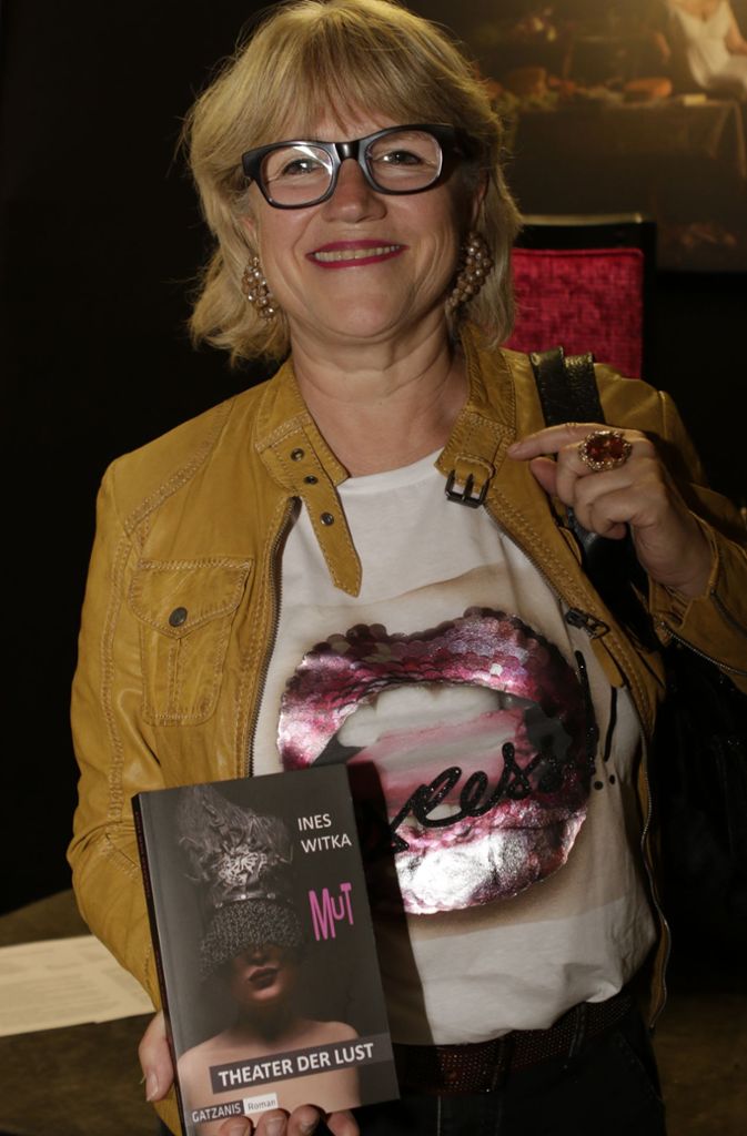 Autorin Ines Witke mit ihrem Roman.