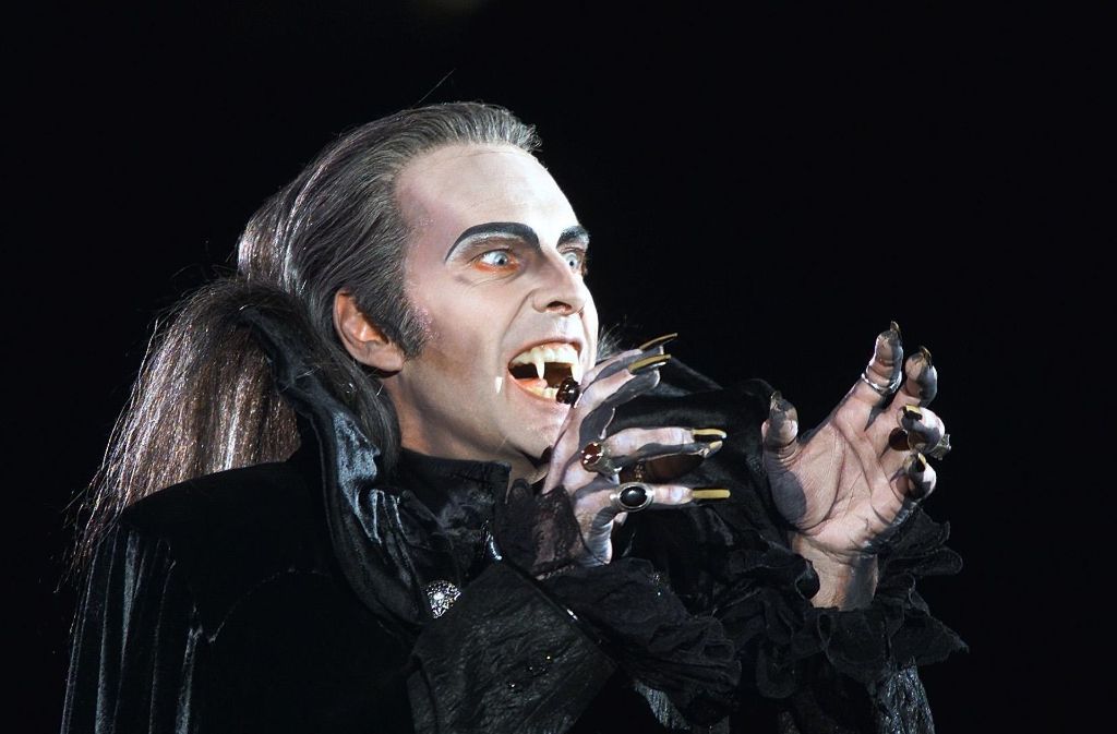 Kevin Tarte in seiner Paraderolle als Krolock im Musical „Tanz der Vampire“ 2010 in Stuttgart.