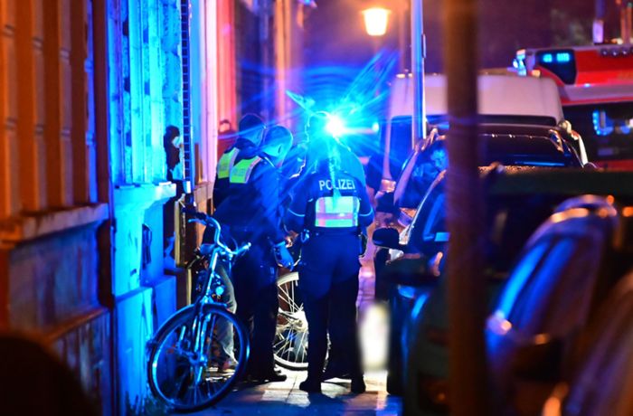 Ermittlungen in Krefeld: Mann per Kopfschuss auf offener Straße getötet