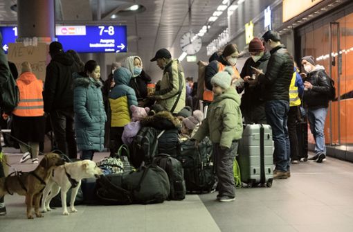 Geflüchtete aus der Ukraine – hier am Bahnhof in Berlin Foto: dpa/Paul Zinken