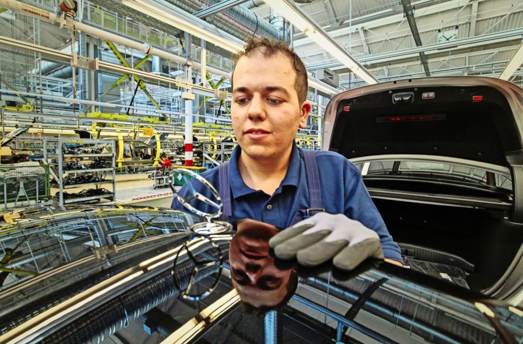 Daimler ist das Unternehmen mit den meisten Beschäftigten im Land. Flüchtlingen hat der Stuttgarter Autobauer allein in diesem Jahr mehrere Hundert Praktikumsstellen angeboten. Foto: factum/Granville