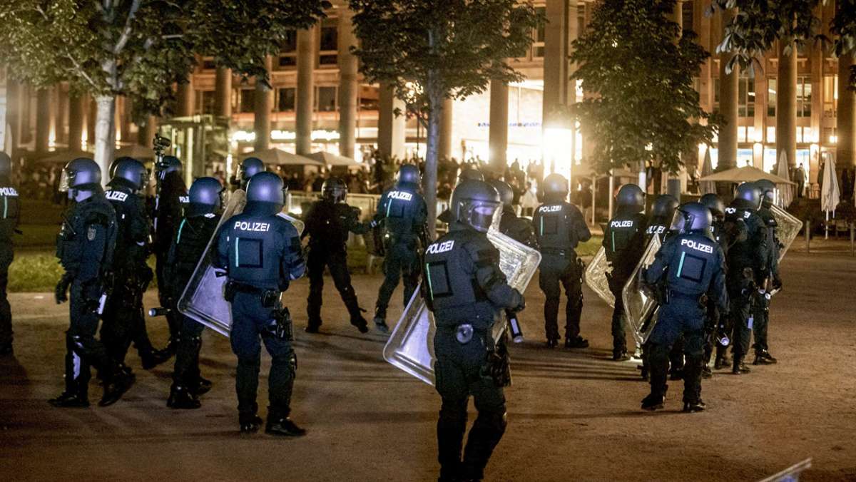 Randale in Stuttgart: Neun Randalierer landen vor dem Haftrichter