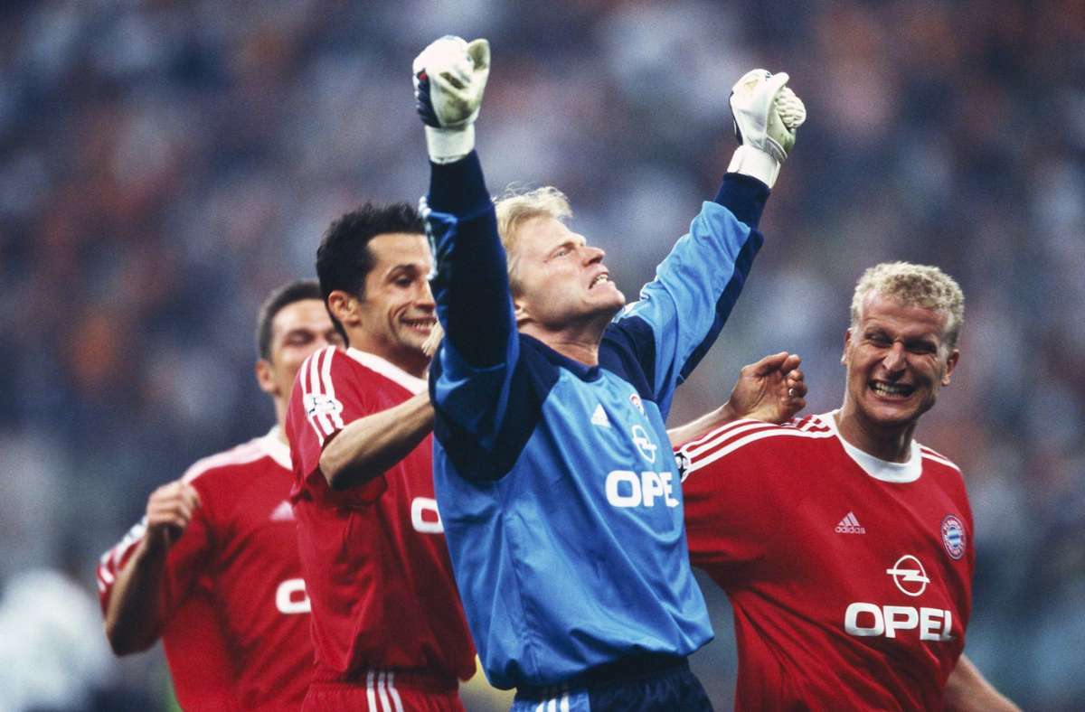 2001: Mit drei Paraden im Elfmeterschießen wird Bayern-Torwart Oliver Kahn beim 5:4 gegen den FC Valencia zum Helden von Mailand. Nach 120 Minuten stand es 1:1.