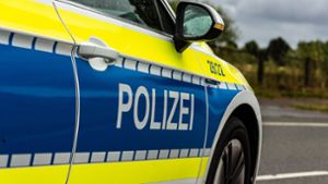 Unfall in Stuttgart: 18-Jähriger verliert Kontrolle – Wagen überschlägt sich