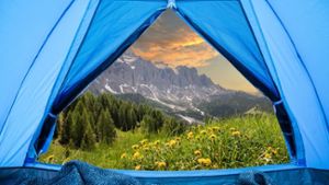 Camping in Südtirol heißt mancherorts: Aufwachen und auf ein herrliches Bergpanorama schauen.
