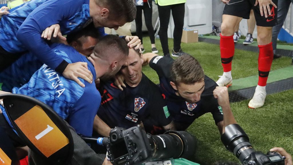 WM 2018: Fotograf wird von Kroaten begraben – und schießt spektakuläre Fotos