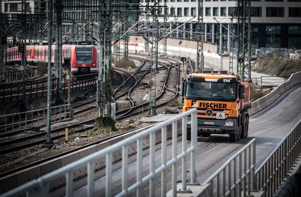 Die Baulogistikstraße muss dem Bau des S-Bahntunnels weichen. Foto: Lichtgut/Achim Zweygarth