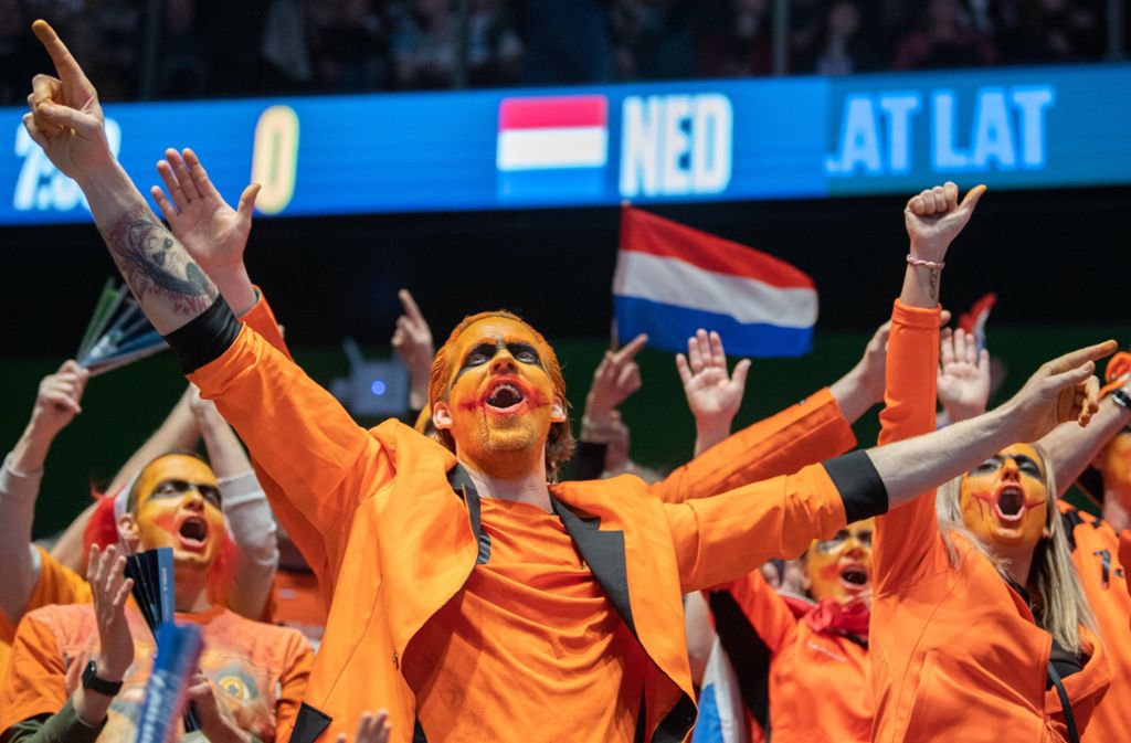 Ohne sie geht gar nichts: die Niederländer und ihre Farbe Orange.