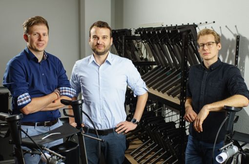 Carsten Maschmeyer und Frank Thelen nehmen den „ello“ unter die Lupe. Foto: ello / eMovements GmbH