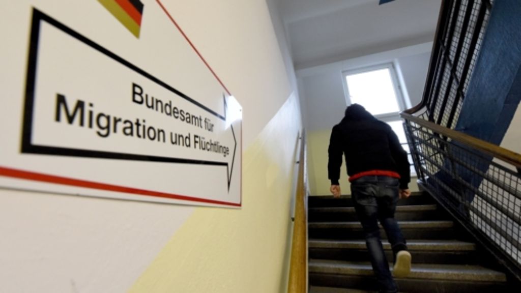  Deutschland ist ein Einwanderungsland. 2014 sind 470.000 Menschen mehr in die Bundesrepublik gekommen als abgewandert sind. Doch brauchen wir deshalb ein Zuwanderungsgesetz? Ein Pro und Kontra. 