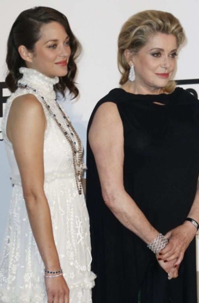 Die französischen Schauspielerinnen Marion Cotillard (links) und Catherine Deneuve