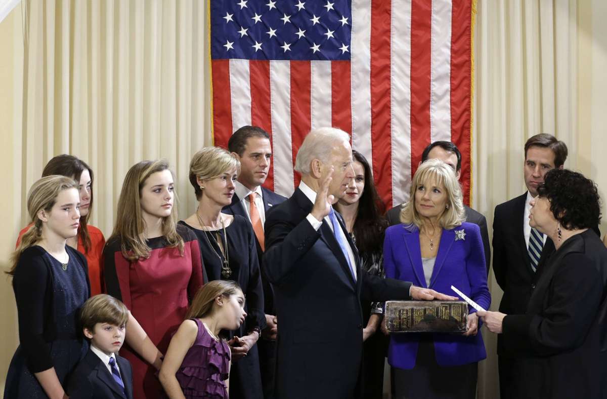 Ein Bild aus dem Jahr 2013: Damals wurde Joe Biden im Kreise seiner Familie zum zweiten Mal als Vizepräsident der Vereinigten Staaten vereidigt. Foto: imago/UPI Photo