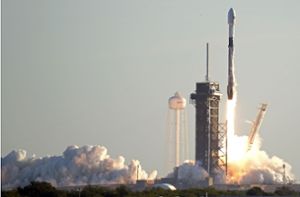 SpaceX will bis Ende 2021 erstmals Touristen ins All schicken