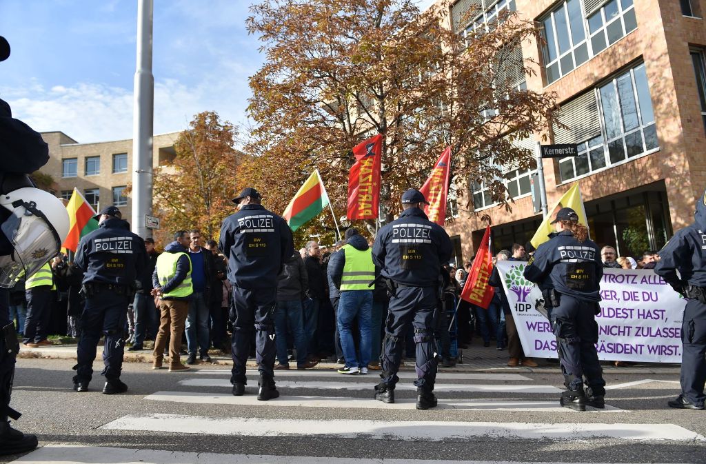 Die Demonstranten zogen vom türkischen Generalkonsulat in die Innenstadt.