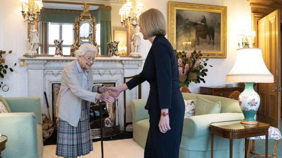 Eine ihrer letzten Amtshandlungen: Am 6. September 2022 ernennt Königin Elizabeth II. auf Schloss Balmoral Liz Truss zur Premierministerin.