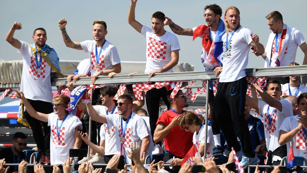 WM-Vizemeister Kroatien im Livestream: Fans feiern ihre Fußball-Nationalhelden in Zagreb