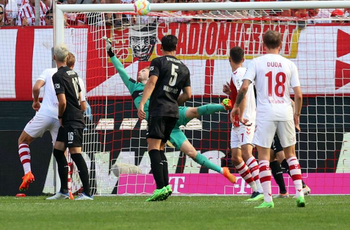 VfB Stuttgart beim 1. FC Köln: Das Netz feiert Florian Müllers „Monsterparade“