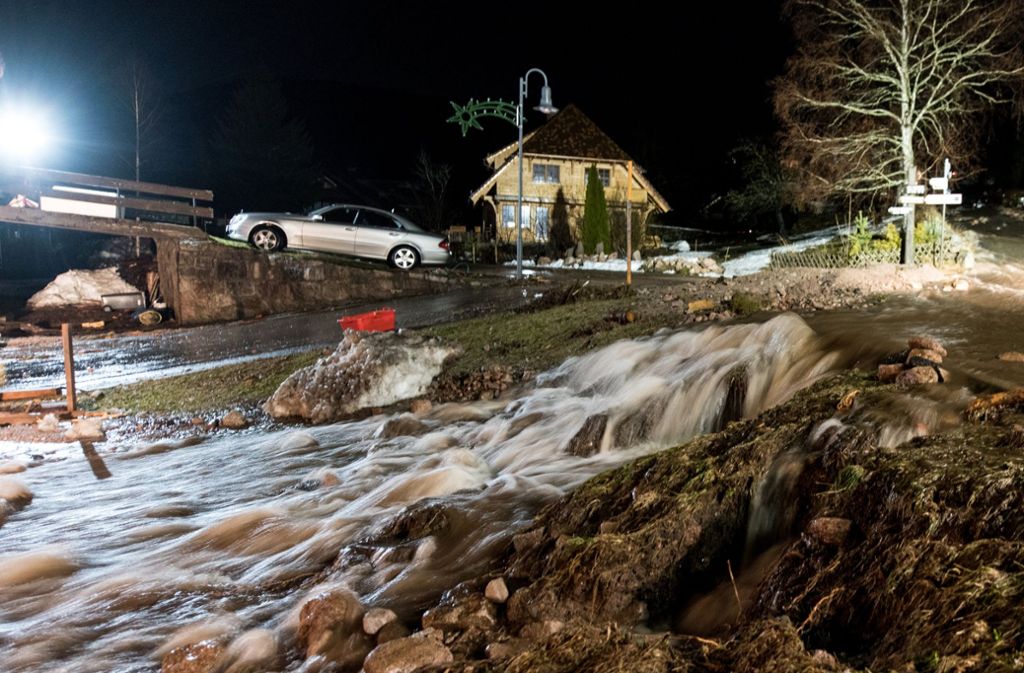 Langanhaltende Regenfälle und Schneeschmelzen haben ein starkes Hochwasser verursacht (hier in Menzenschwand im Schwarzwald).