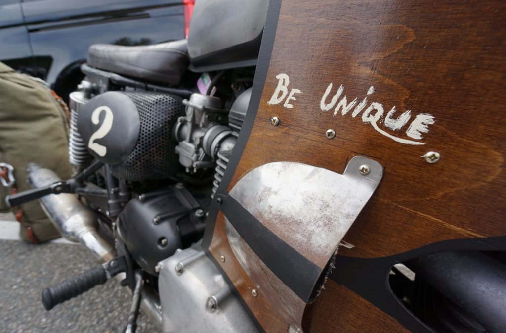Viele Motorräder sind mit Liebe zum Detail restauriert ...
