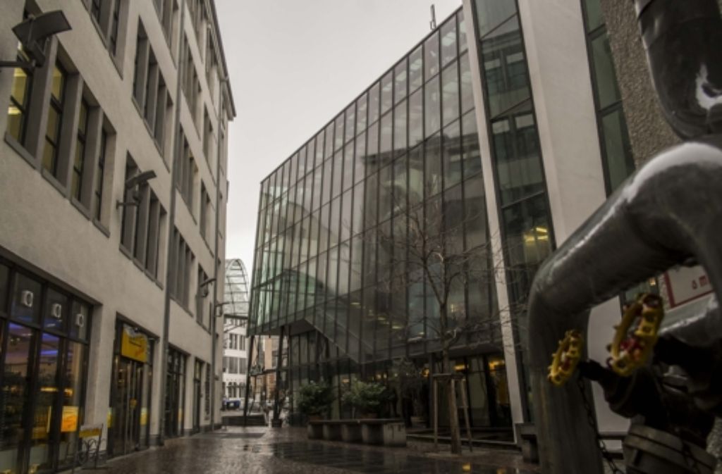 Das Bosch-Areal wechselte 2015 für stolze 115 Millionen Euro den Besitzer. Insgesamt wurden bei den vier größten Immobiliengeschäften in Stuttgart eine Summe von knapp 600 Millionen Euro umgesetzt – insgesamt wurden auf dem gewerblichen Immobilienmarkt rund 1,7 Milliarden Euro in Stuttgart investiert. Doch damit bewegt sich die Landeshauptstadt auf dem letzten Platz der sieben großen Metropolen in Deutschland.
