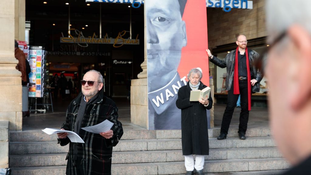 Aktion auf dem Schlossplatz: Voller Protest mit halbem Mao