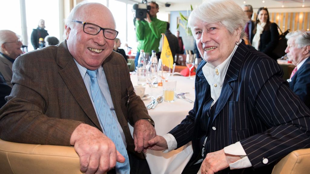  60 Jahre verheiratet und immer noch glücklich – wie macht man das? Fußball-Legende Uwe Seeler und seine Frau Ilka sind sich besonders in einer Sache einig. 
