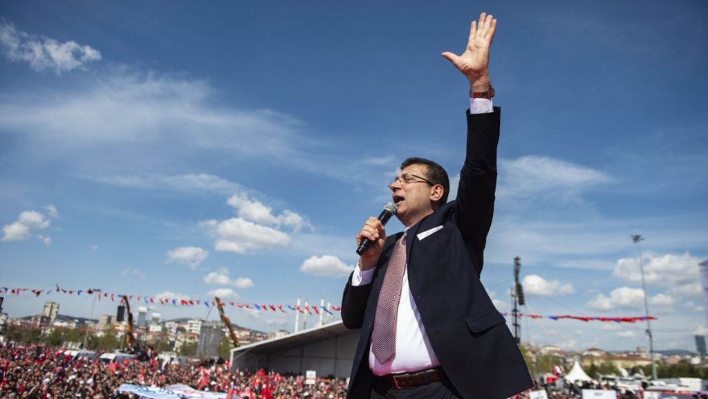 Mindestens 15 Prozent der Wähler in Istanbul sind Kurden. Ihre Politiker rufen vor der Wiederholung der Oberbürgermeister-Wahl an diesem Sonntag zur Stimmabgabe für die Opposition und damit auch gegen Erdogan auf. 