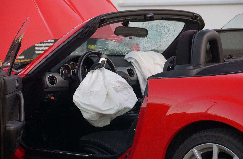 Auch eine Beifahrerin im Mazda erlitt leichte Verletzungen.