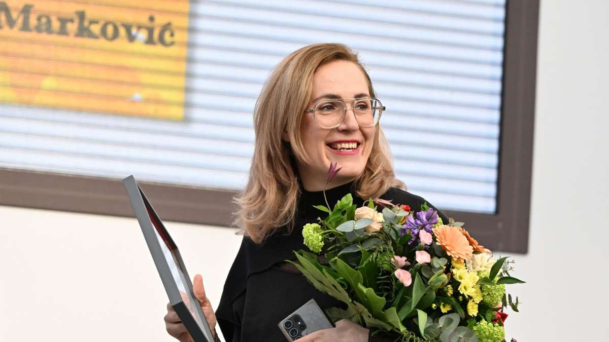 Glücklich: Barbi Marković hat den Preis der Leipziger Buchmesse 2024 in der Kategorie Belletristik für ihr Buch "Minihorror" gewonnen.