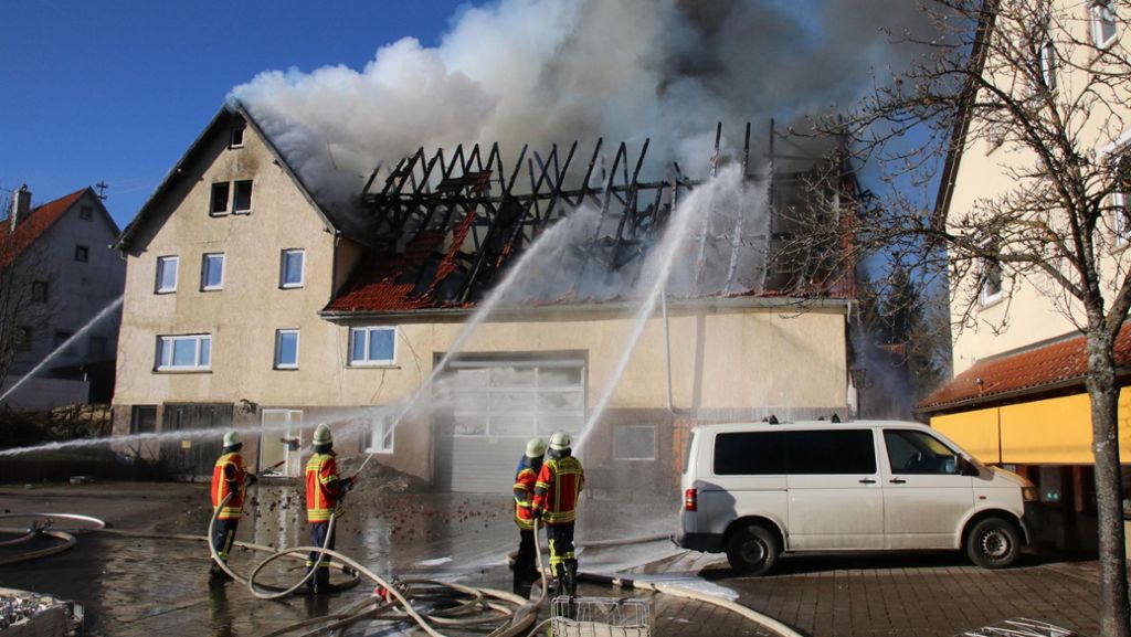 Feuer in Gomadingen: Haus nach Brand einsturzgefährdet