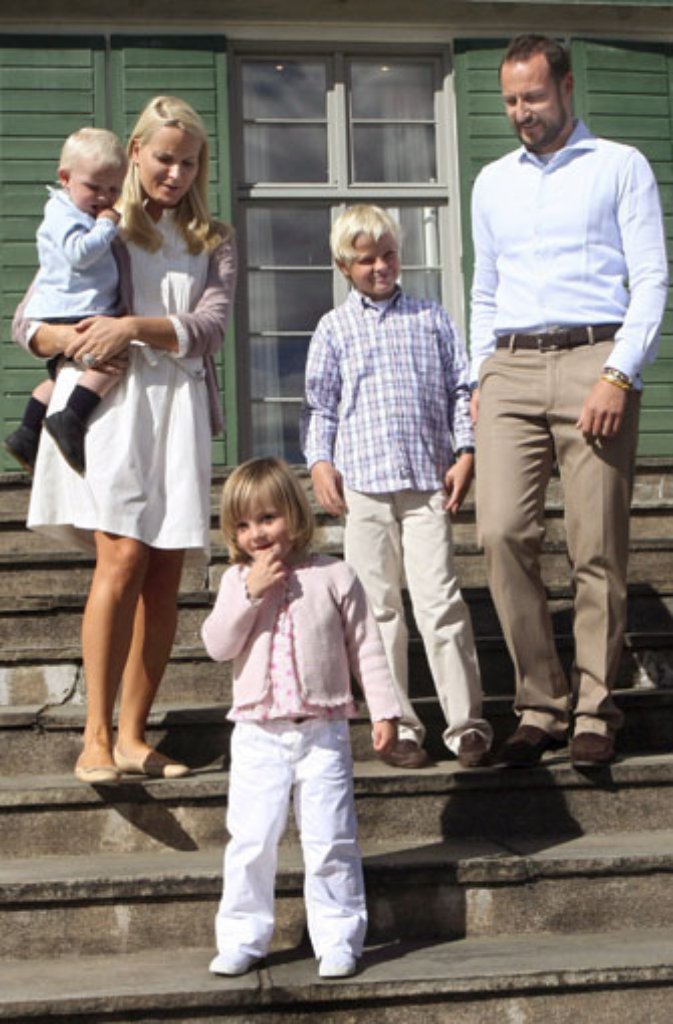 Mette-Marit und Haakon mit ihren Kindern Marius, Ingrid Alexandra und Sverre Magnus im Jahr 2007.
