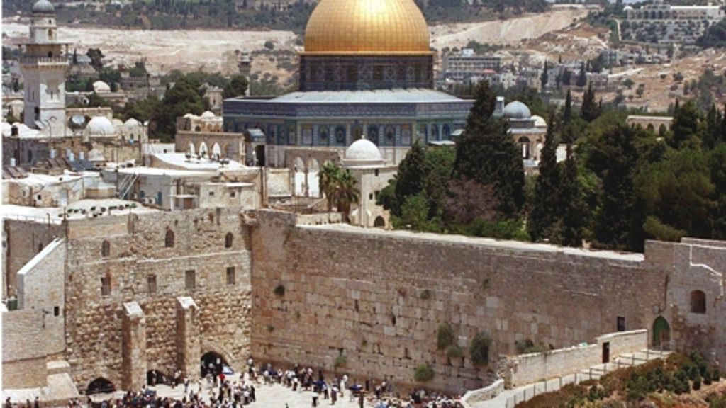 Mann ruft „Allahu Akbar“: Jude an der Klagemauer in Jerusalem von Wachmann erschossen