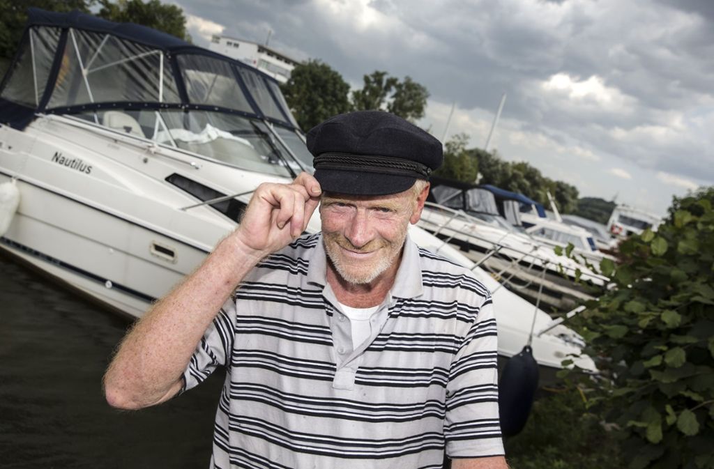 Roland Krietsch verbringt die Rente als Hafenmeister mit Boot vor der Haustür in Esslingen.
