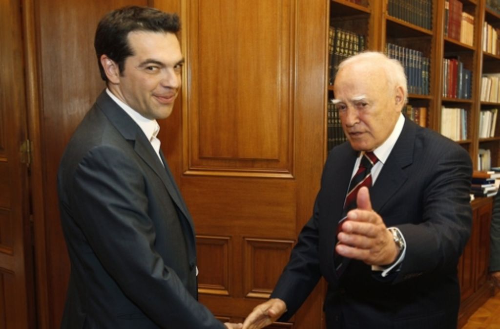 Tsipras nimmt unter anderem an den Schülerprotesten während der Besetzungen von 1990 und 1991 teil. Als Student engagiert er sich in Organisationen der „reformierten Linken“.