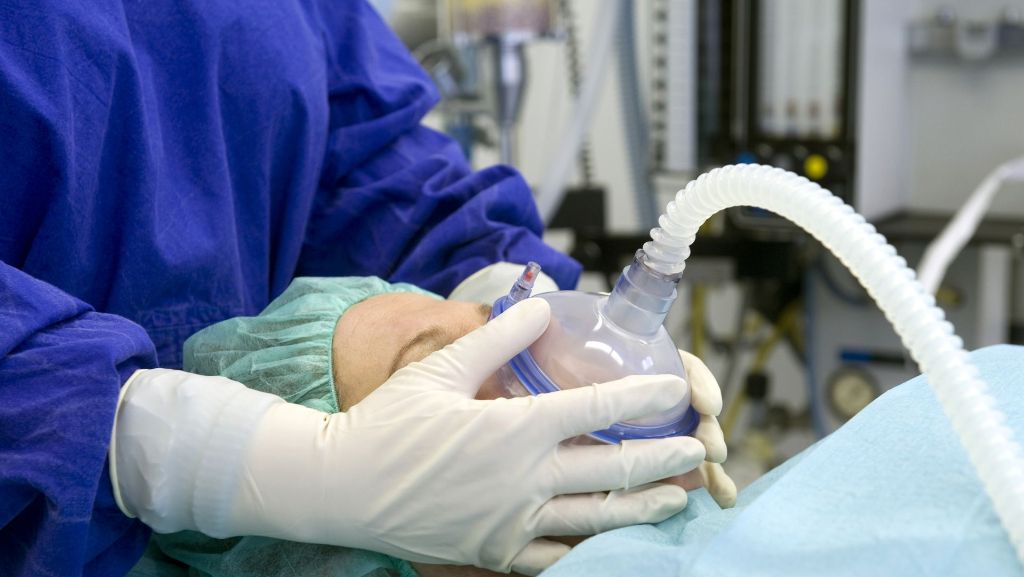 Prozess in Birmingham: Britischer Chirurg hinterließ Initialen auf Organen