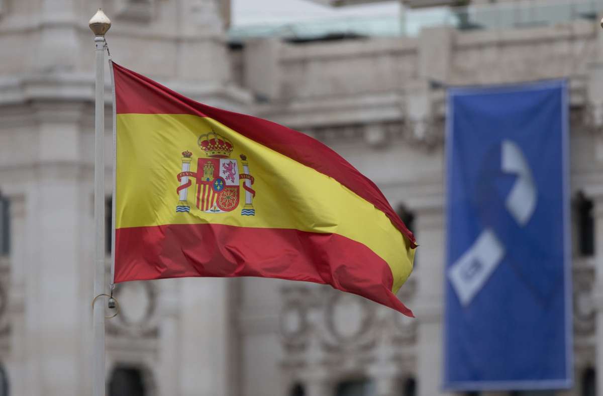 Das Auswärtige Amt hat für ganz Spanien eine Reisewarnung ausgesprochen. Auch die Kanarischen Inseln gelten seit der neuesten Aktualisierung wieder als Risikogebiet. Das Land ist besonders stark vom Coronavirus betroffen. Am 25. Oktober wurde der Alarmzustand ausgerufen, der bis zum 9. Mai 2021 gelten soll.