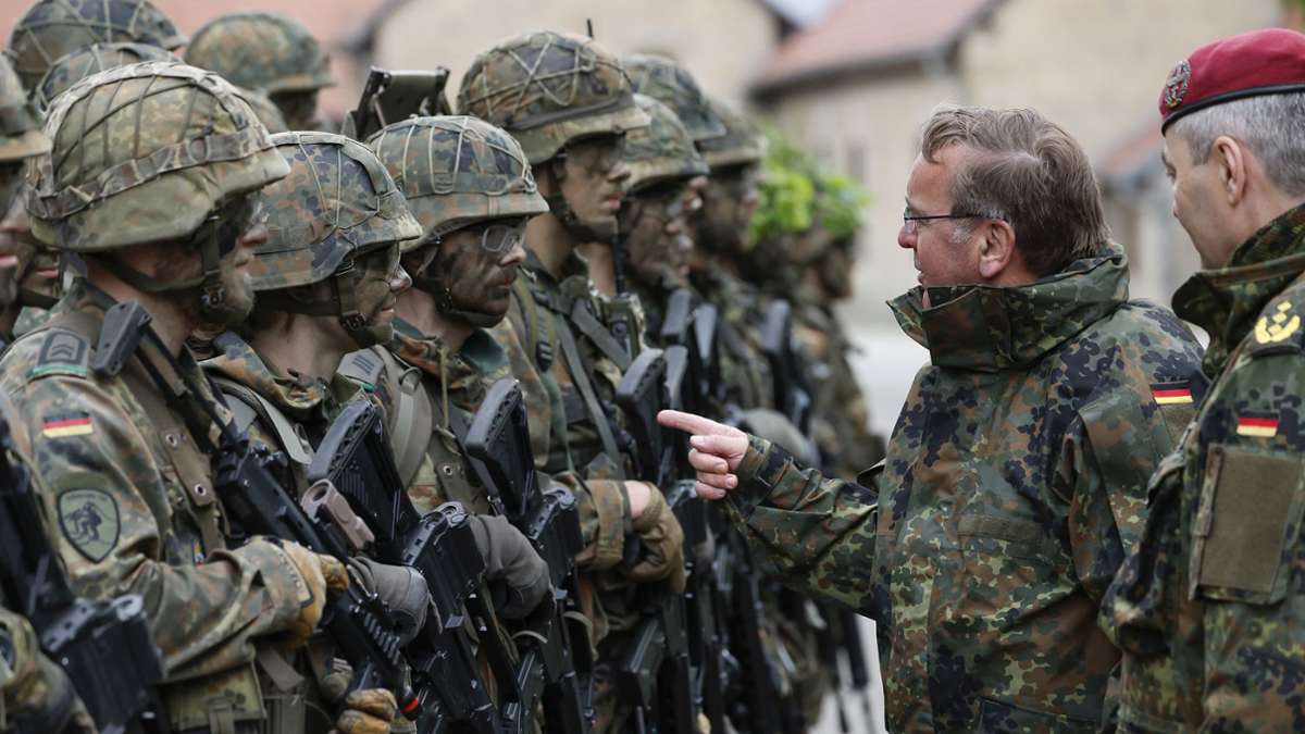 Verteidigung: Würde die Wehrpflicht die Bundeswehr überfordern?