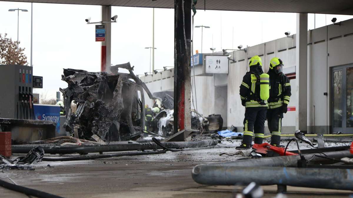  Ein Zeuge meldet eine Explosion an einer Autobahn-Raststätte bei Hammersbach. Kurz darauf werden zwei Tote entdeckt. Was ist passiert? 