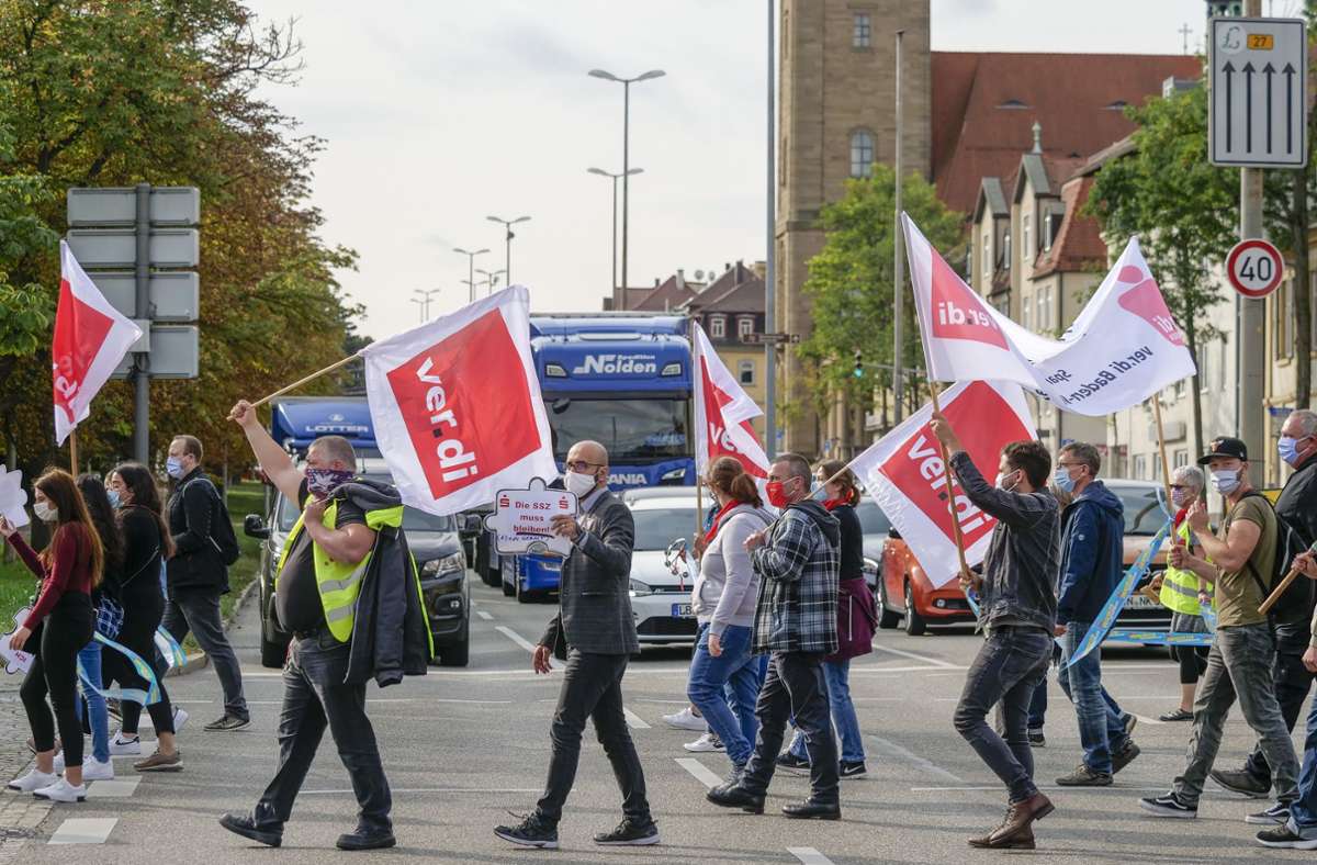 Rund 350 Beschäftigte des öffentlichen Diensts haben in Ludwigsburg demonstriert – sie fordern mehr Geld.