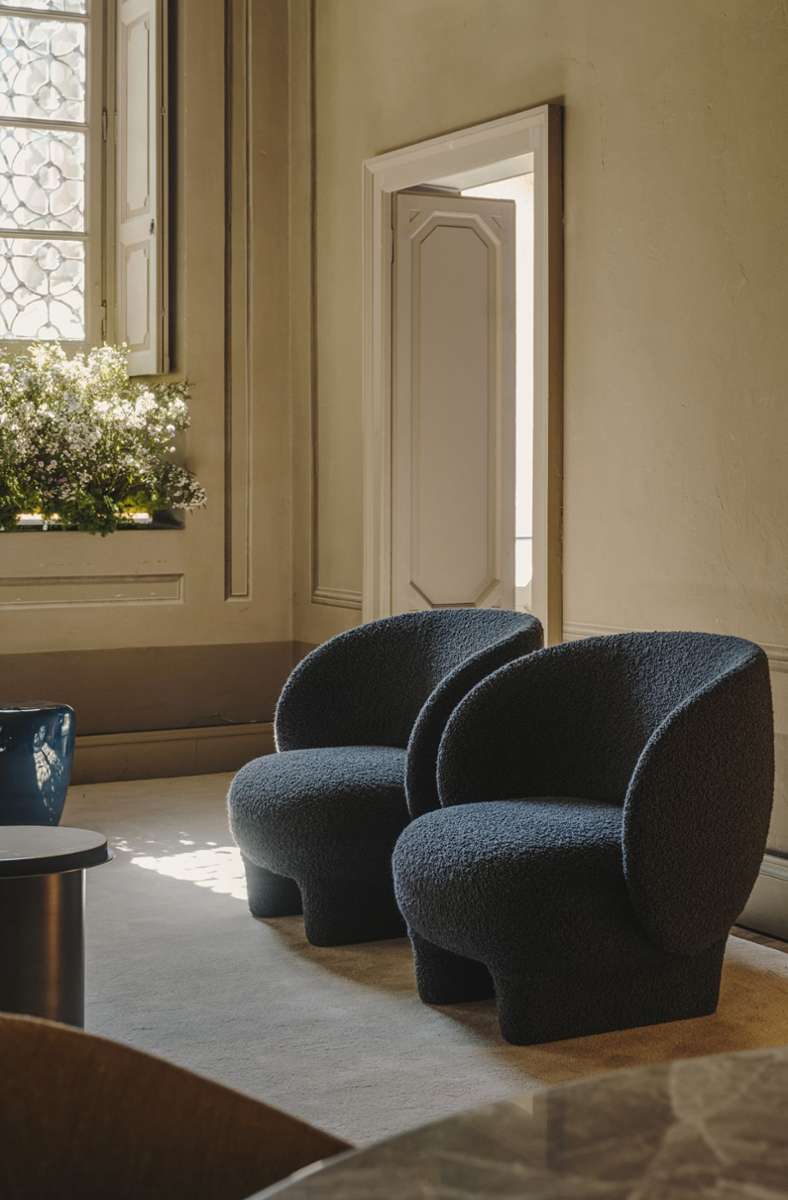. . . diese rundlichen Sessel „Moro“ für La Manufacture in Frankreich.
